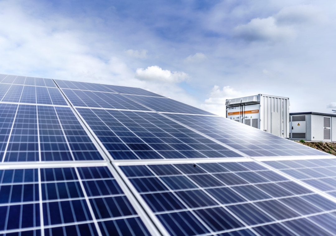 Wie ist die neue Steuerbefreiung für Energieeinspeisung von Photovoltaikanlagen geregelt?