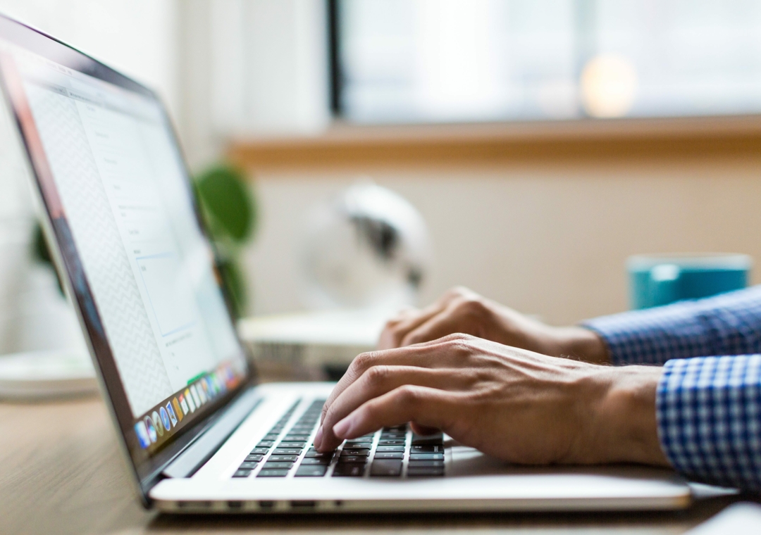 Wie können Arbeitnehmer digitale Arbeitsmittel bei der Veranlagung 2022 steuerlich absetzen