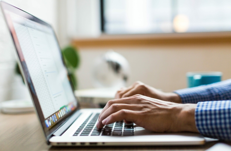 Wie können Arbeitnehmer digitale Arbeitsmittel bei der Veranlagung 2022 steuerlich absetzen Wie können Arbeitnehmer digitale Arbeitsmittel bei der Veranlagung 2022 steuerlich absetzen